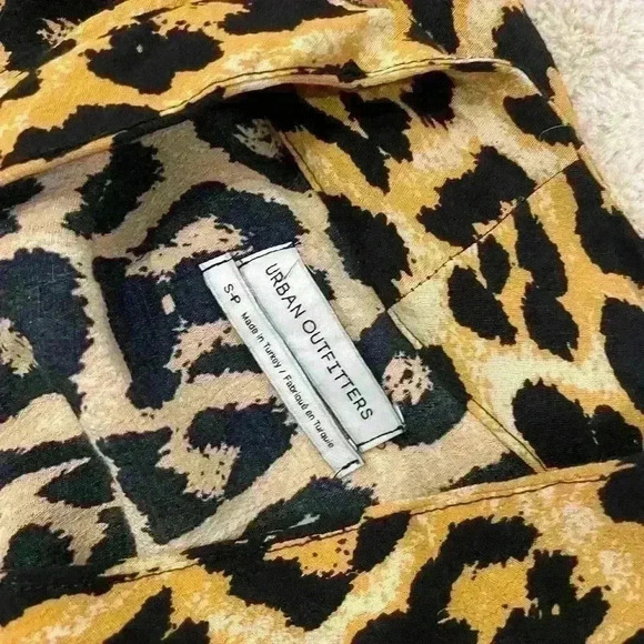 Urban Outfitters Leopard print shorts romper - Picture 6 of 6